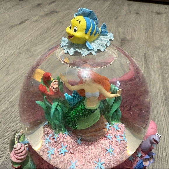 Disney The Little Mermaid Ariel “Under The Sea”Musical Snow Globe. Music Works - Picture 4 of 16